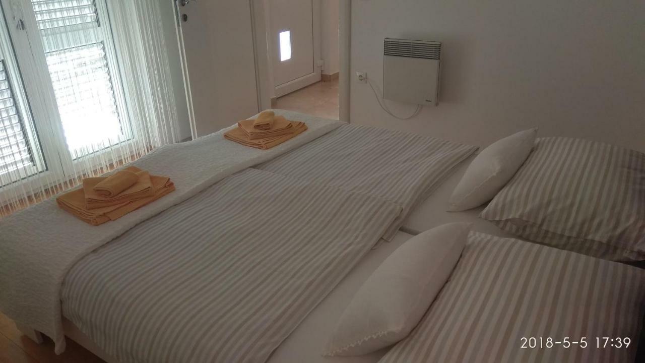 Apartments Niana With Heated Seawater Swimingpool Donji Okrug  Dış mekan fotoğraf