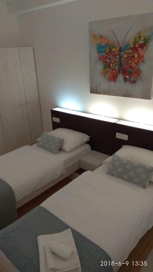 Apartments Niana With Heated Seawater Swimingpool Donji Okrug  Dış mekan fotoğraf