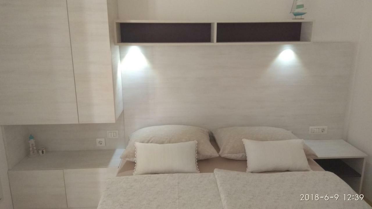 Apartments Niana With Heated Seawater Swimingpool Donji Okrug  Dış mekan fotoğraf