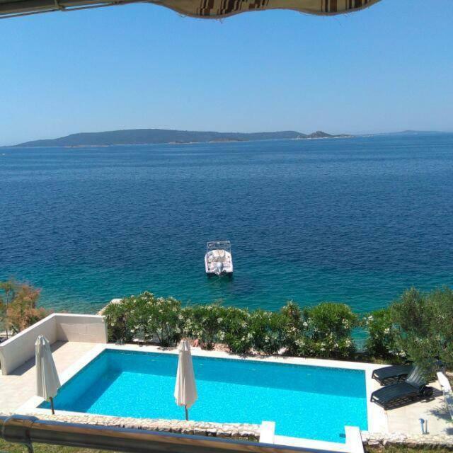 Apartments Niana With Heated Seawater Swimingpool Donji Okrug  Dış mekan fotoğraf