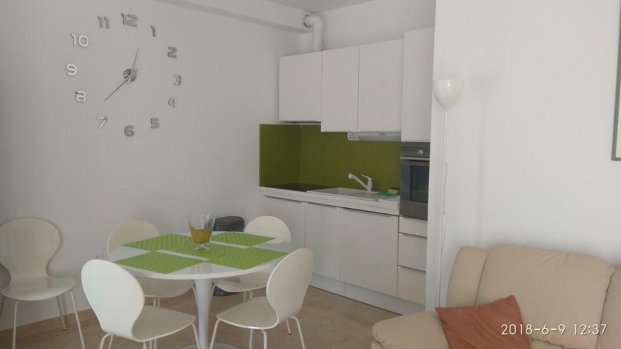 Apartments Niana With Heated Seawater Swimingpool Donji Okrug  Dış mekan fotoğraf